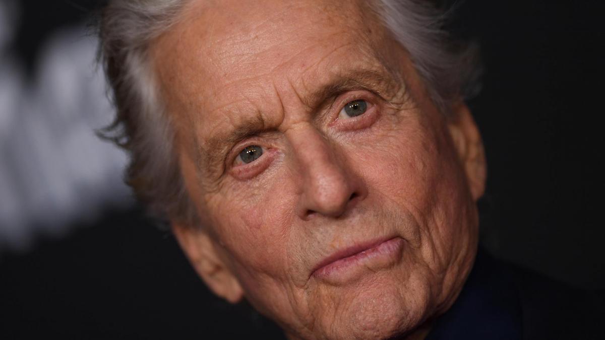 Michael Douglas y un personaje siniestro en Wall Street Foto AFP