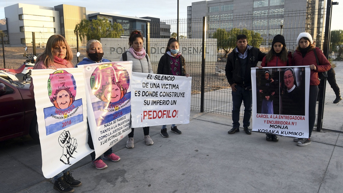 Familiares y amigos de los denunciantes del caso Prvolo Foto Alfredo Ponce