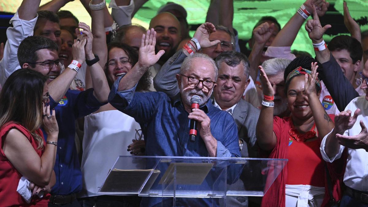 El festejo de Lula y el PT tras ganarle a Bolsonaro en una pica eleccin en Brasil Foto Leo Vaca