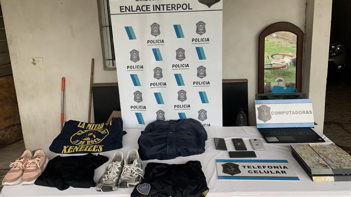 Las camisetas que fueron encontradas en el domicilio donde se detuvo a Oso Eloy Foto Prensa