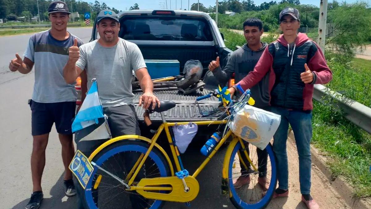 Un grupo de argentinos lo asisti cuando por mal clima no poda continuar pedaleando Foto Instgram 