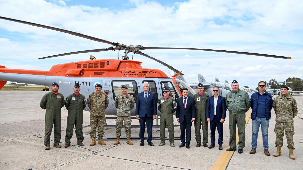 Taiana present uno de los nuevos helicpteros que sumar la Fuerza erea Prensa Ministerio de Defensa 