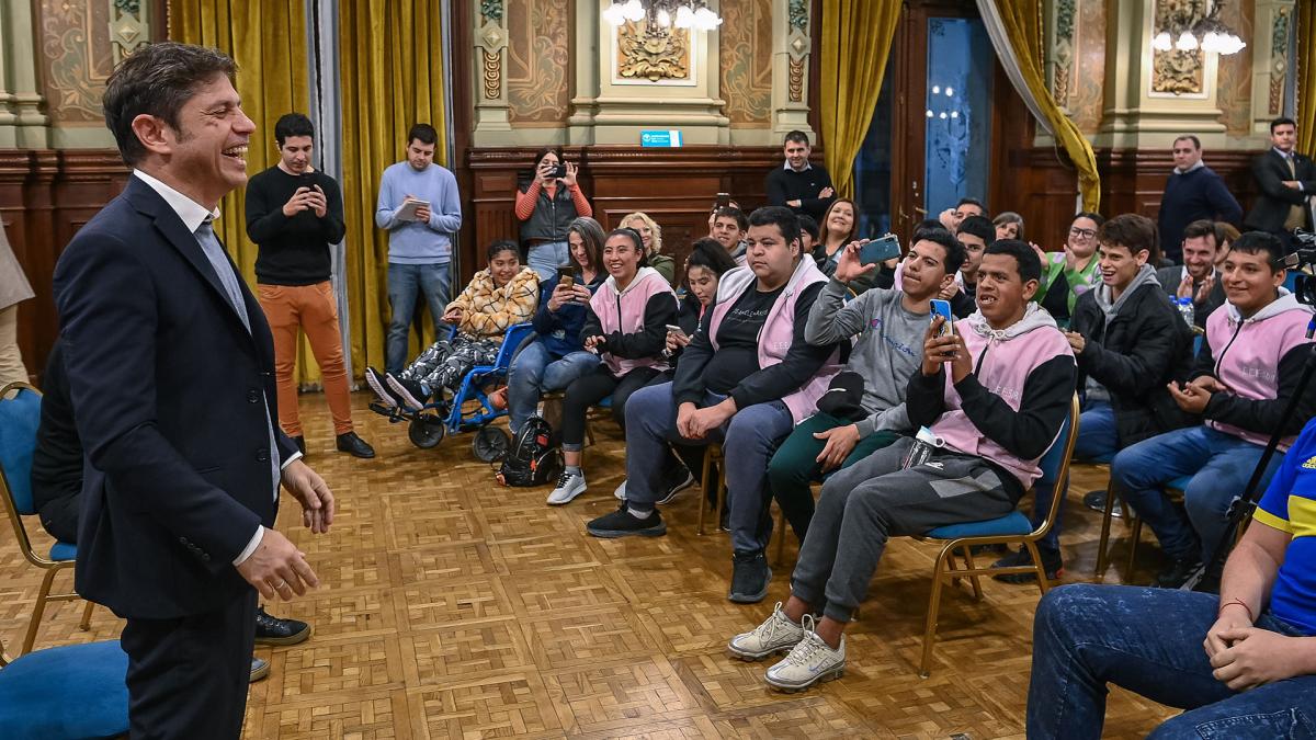 Kicillof los viajes de egresados potencian el turismo el trabajo y la produccin Foto Archivo