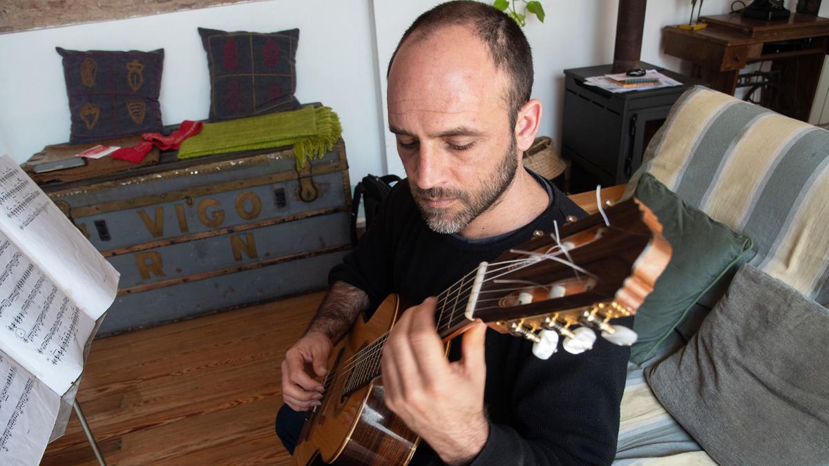 Ismael Grossman en la guitarra Foto Camila Godoy