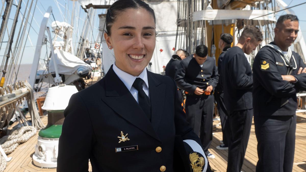 Sofa Palacios guardamarina en comisin infante de marina es oriunda de San Rafael MendozaFoto Pepe Mateos