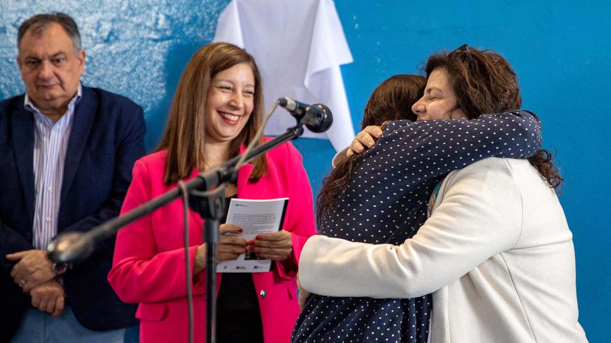 El homenaje a los trabajadores sanitarios se desarroll en el gimnasio municipal que durante la pandemia se transform en el principal vacunatorio de la ciudad Foto Eugenia Neme