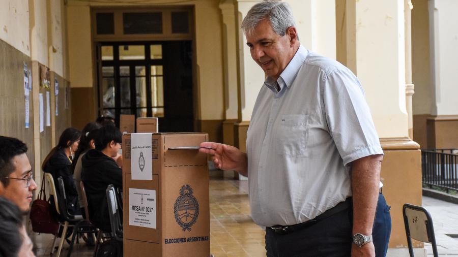 El voto de Carlos Haquim Foto Edgardo Varela