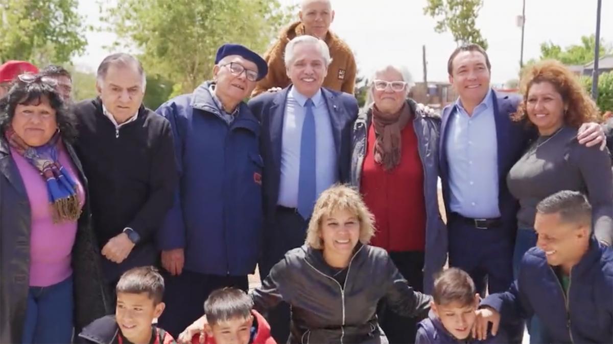 El Presidente con vecinos de Florencio Varela