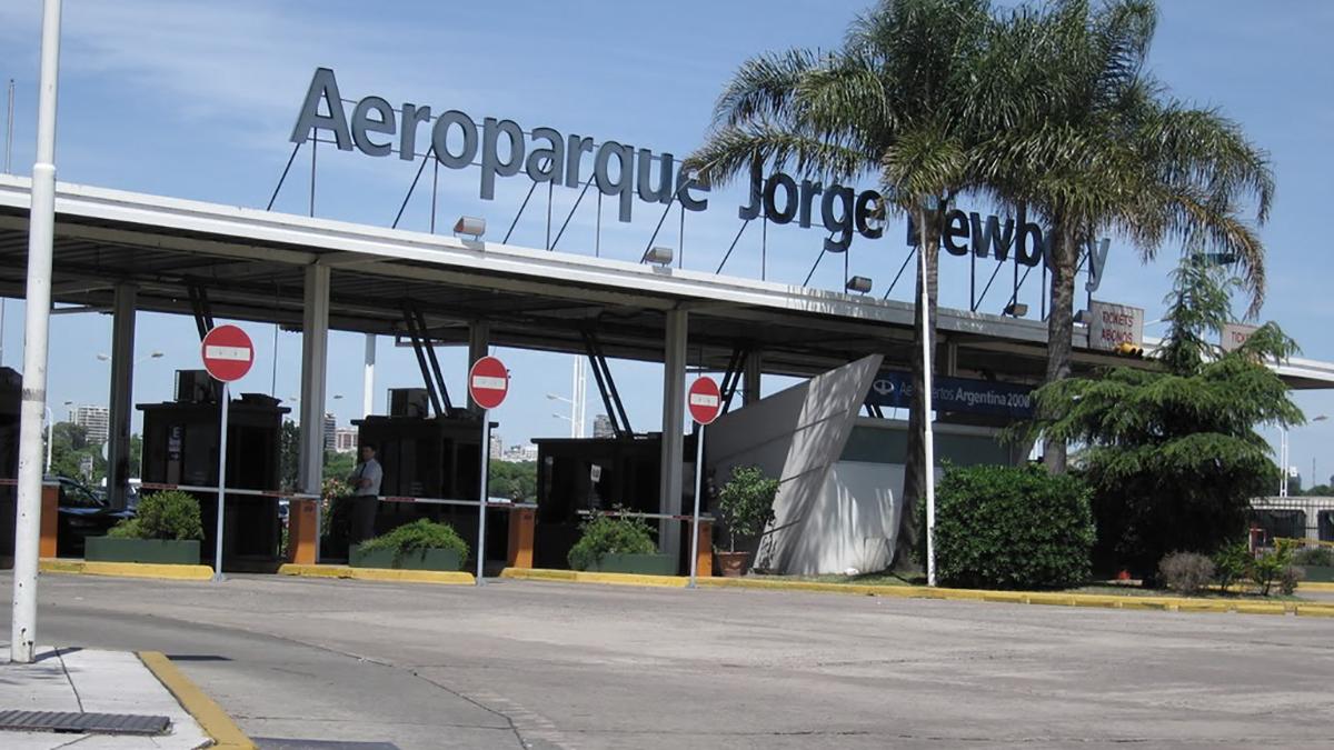 Durante todo el procedimiento la operacin en Aeroparque no se vio afectada ya que todo se hizo en coordinacin con la partida y arribo constante de vuelos