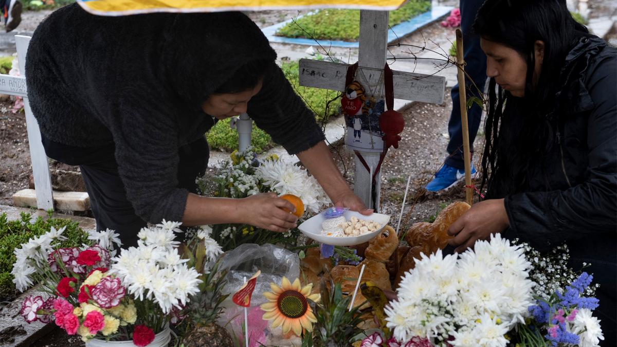 Dia de los muertos en el cementerio de Flores Foto Victoria Gesualdi