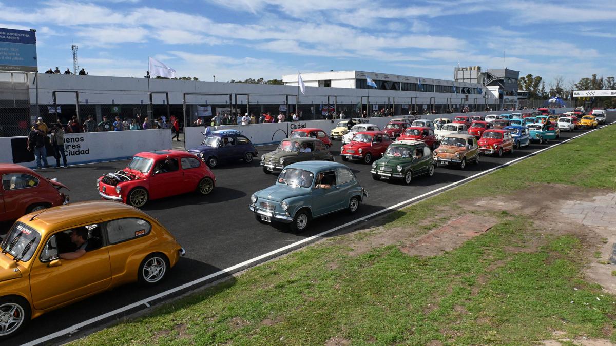 La convocatoria a batir un rcord logr reunir 600 vehculos Foto Leo Vaca