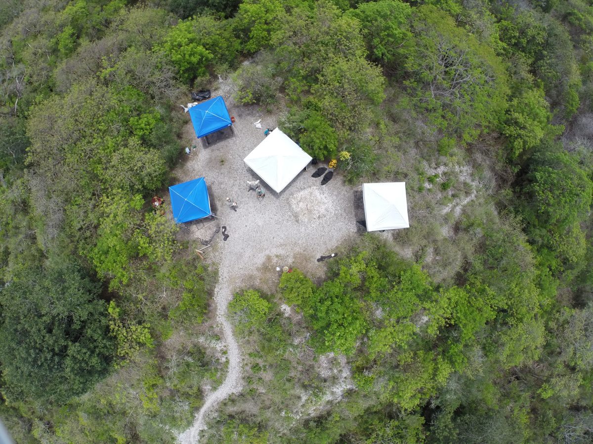 En 2017, un equipo de arqueólogos y otros investigadores identificaron el antiguo sitio del gran salón de Mound Key en la cima de 30 pies de altura de la isla artificial.