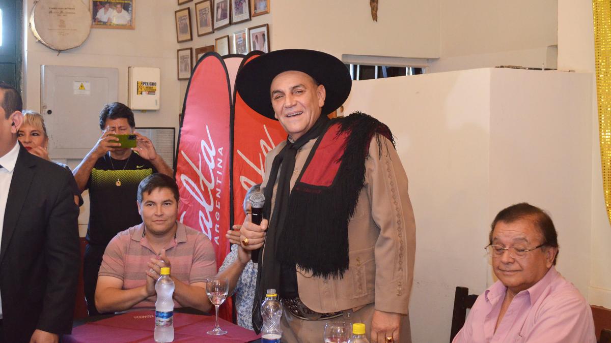 El chaqueo Palavecino presente en la presentacin de la grilla de artistas del festival de Cosqun Foto Cornu Engue