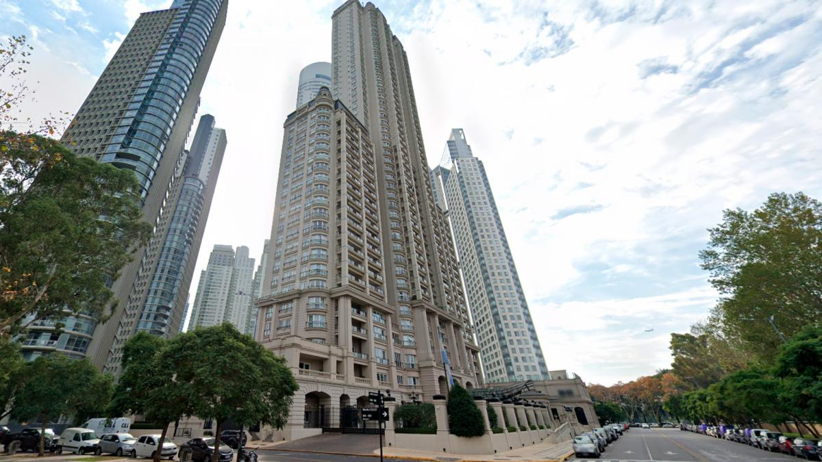 El exclusivo edificio donde resida el hombre de 78 aos que tena en su poder una gran cantidad de armas y municiones Foto Puerto Madero street view