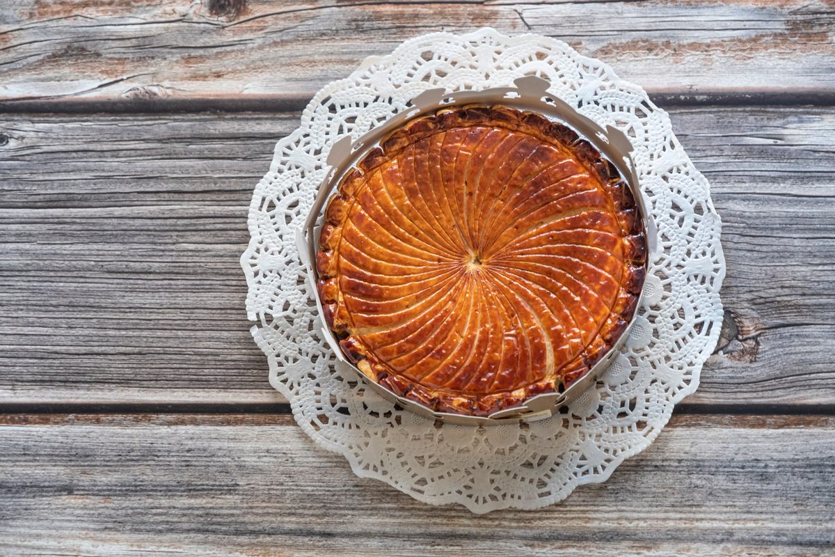 En Reyes, las judías suelen esconderse dentro de la galette des rois. 