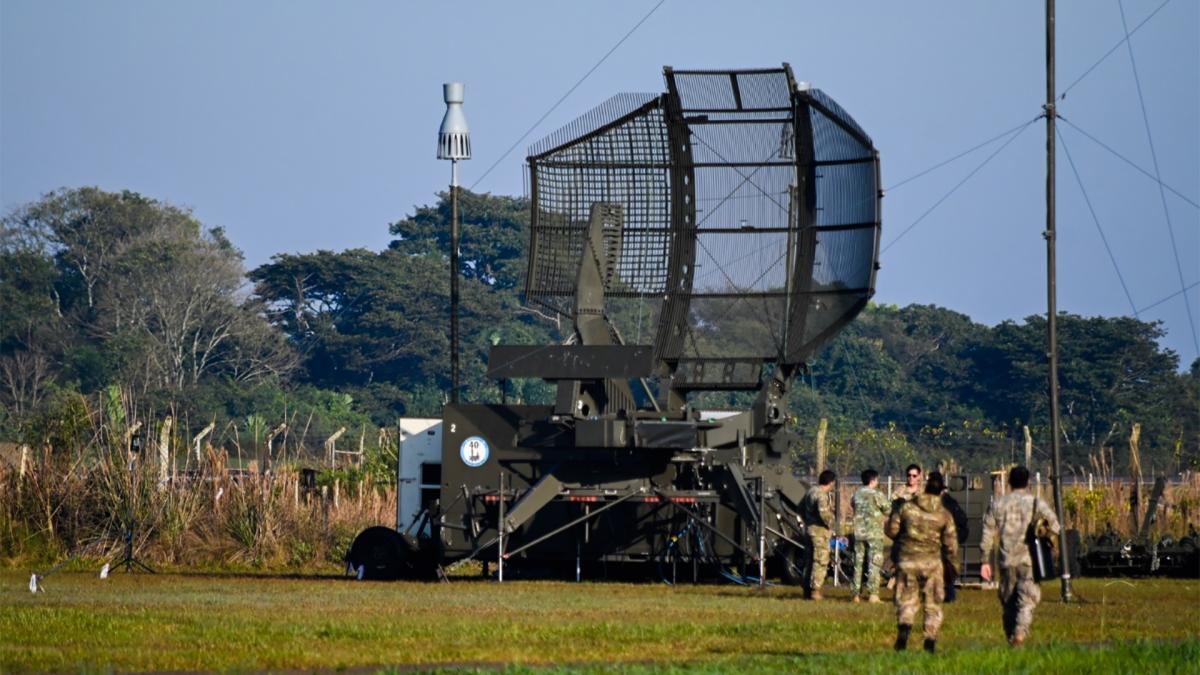 Radar de control areo Foto Prensa