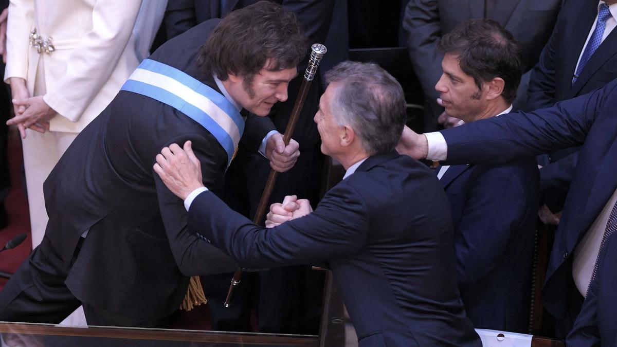 Javier Milei saluda a Mauricio Macri A su lado Axel Kicillof Foto Julin lvarez