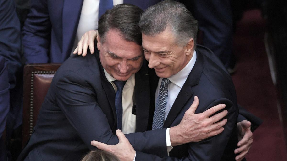 Macri y Bolsonaro se funden en un abrazo Foto Julin lvarez