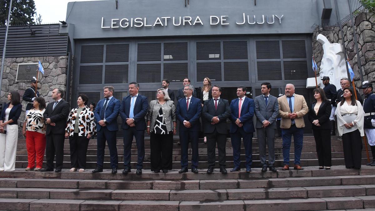 Miembros del Poder Legislativo jujeo durante la jura de Sadir en la Legislatura Foto Edgardo Valera