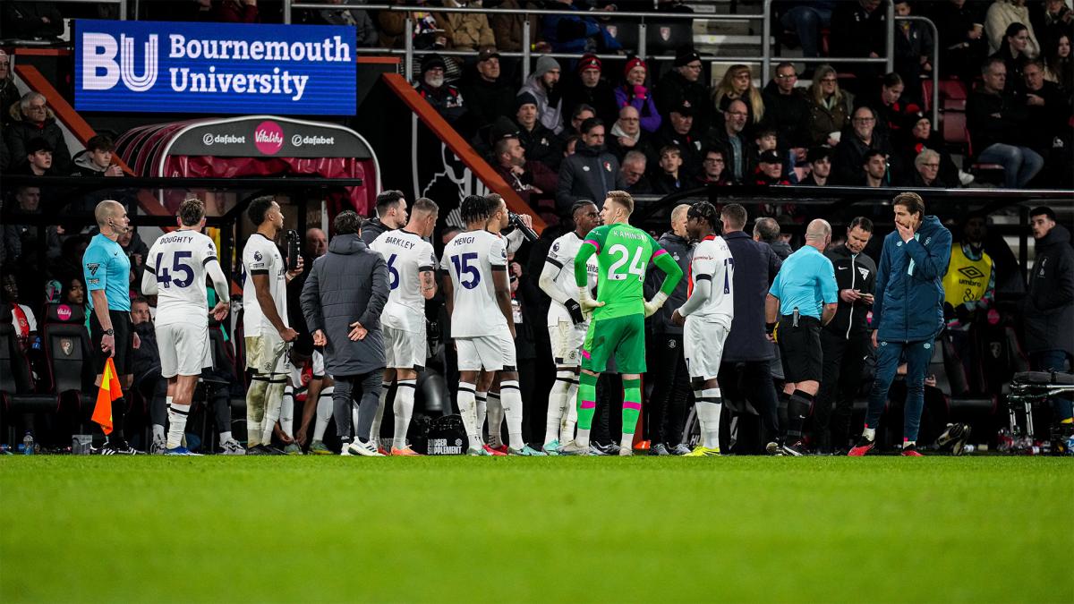 La preocupacin por la salud de Lockyer paraliz a los futbolistas e hinchas Foto X LutonTown