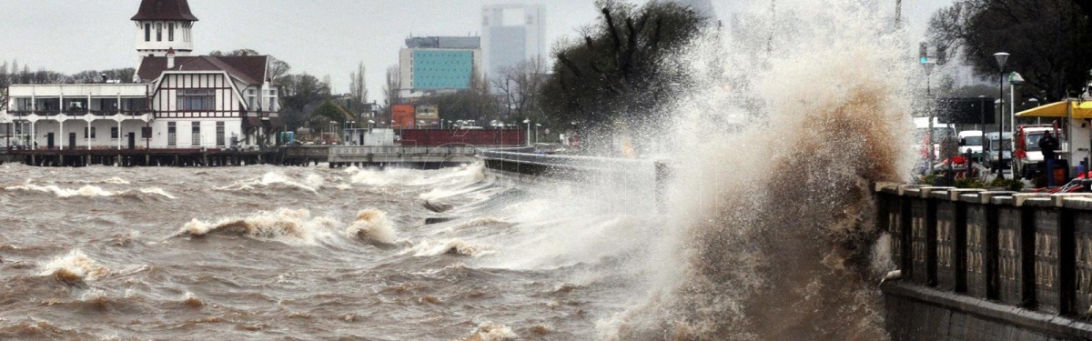 El nivel de las aguas del Ro de la Plata podra llegar en la madrugada del martes a los 360 metros dos metros ms que su cota normal