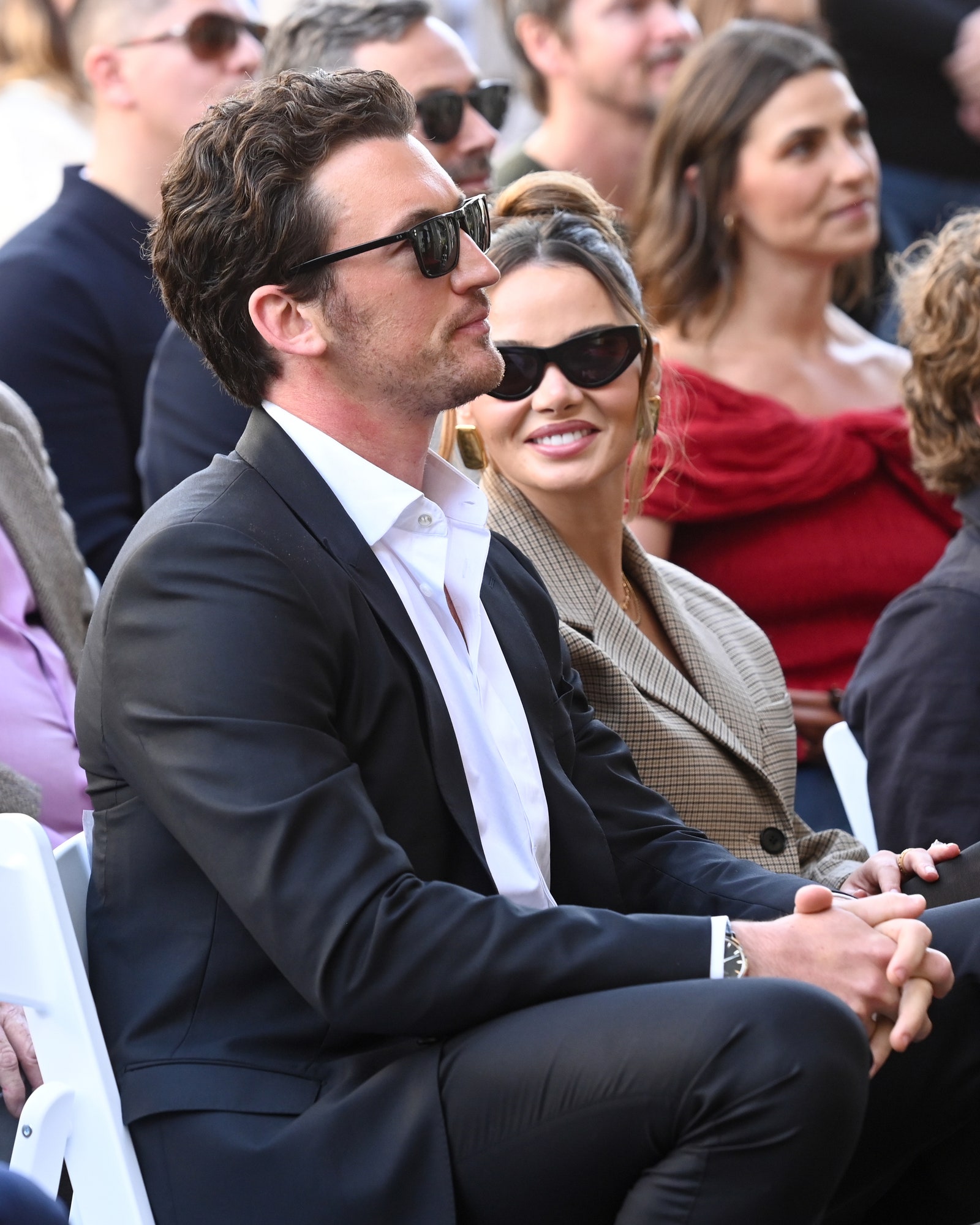 Miles Teller y Keleigh Sperry en la ceremonia de la estrella donde Zac Efron es honrado con una estrella en el Paseo de la Fama de Hollywood.