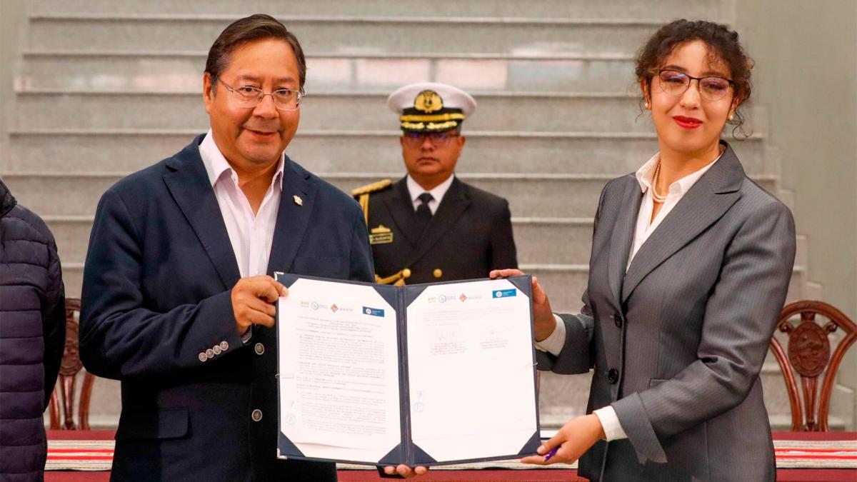 Luis Arce y la presidenta de YLB Karla Caldern Foto XLuchoXBolivia