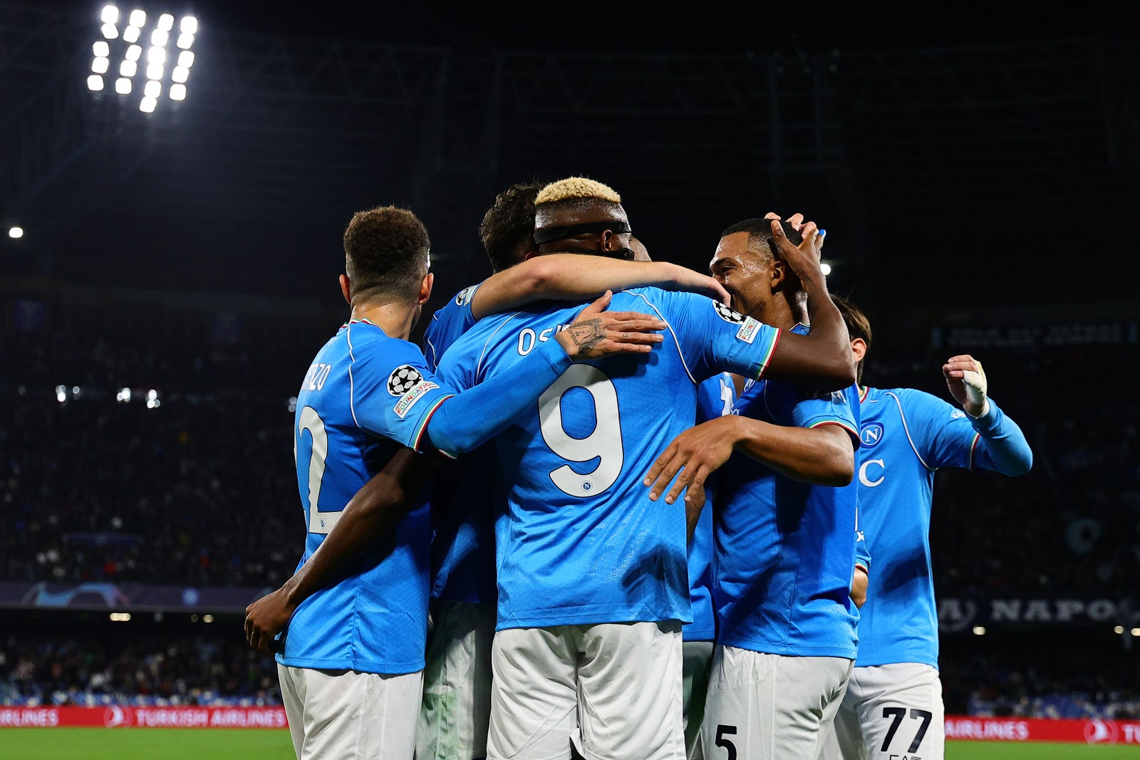 El Napoli celebra un gol en la Liga de Campeones