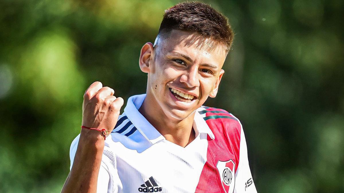 Echeverri tiene 17 aos y un slo partido como titular en River riverplate