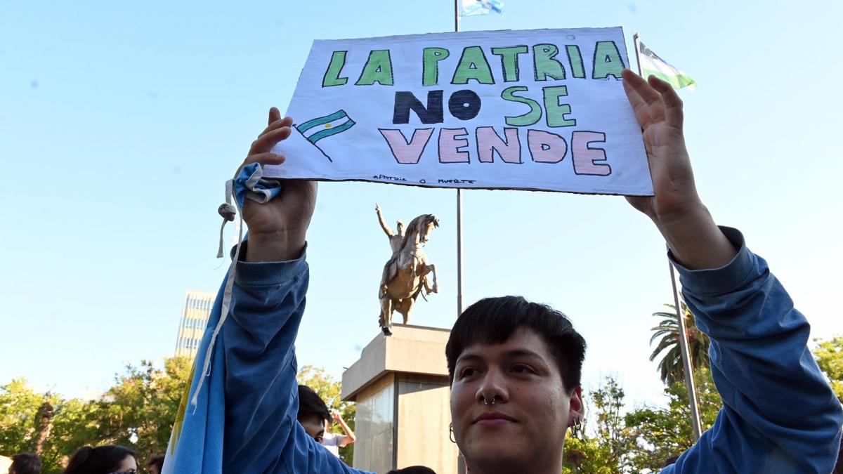 A travs de un comunicado la CGT santafesina consider que el DNU es un masivo ataque contra el sistema democrtico el ordenamiento jurdico en general y los ms esenciales derechos de los trabajadores Foto Marcelo Ochoa