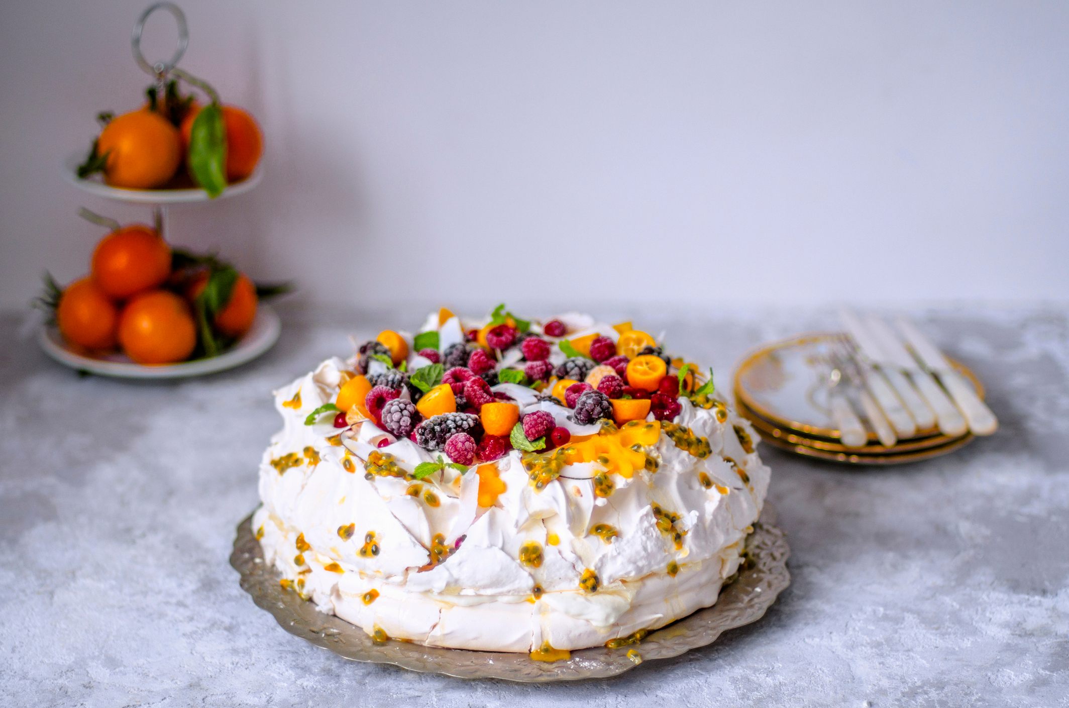 Pavlova es un postre refrescante para las cálidas vacaciones del hemisferio sur. 