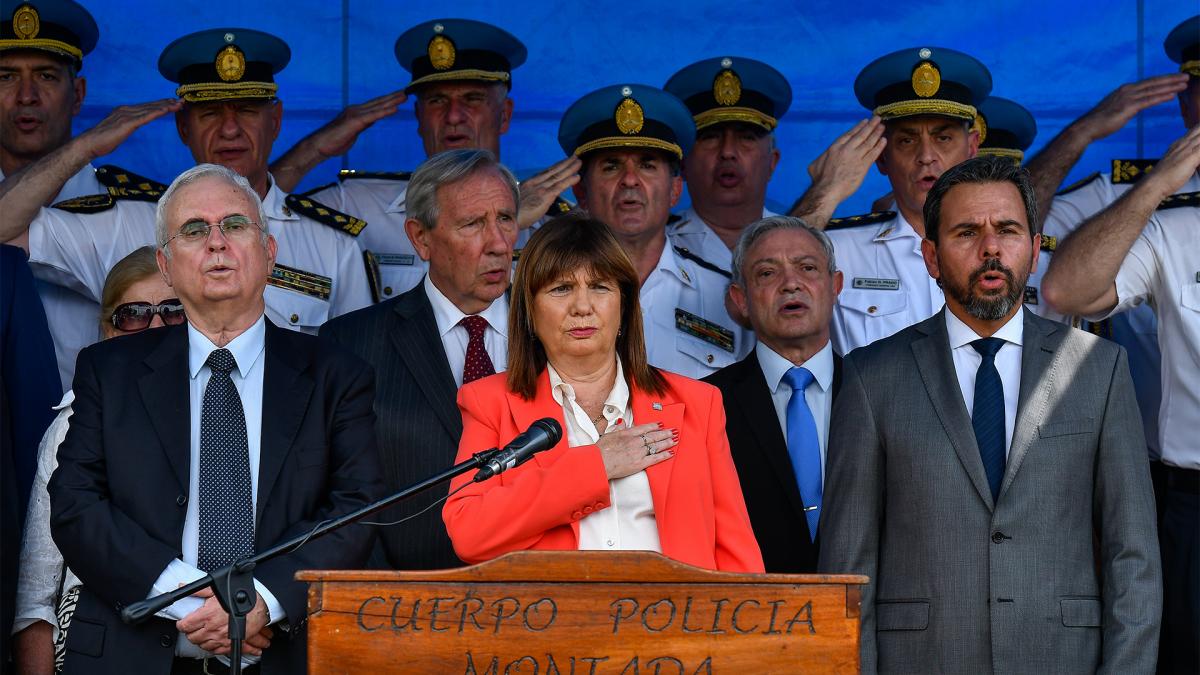 Hoy vamos a trabajar con el objetivo de que comience una nueva era para la convivencia y la paz donde los que tengan que llegar a sus trabajos no tengan que pensar que tienen dos o tres horas ms de viaje dijo Patricia Bullrich Foto Eliana Obregn