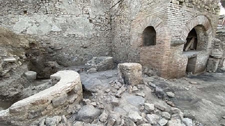 Descubrimiento de una Panaderia en las Ruinas de Pompeya foto X pompeii_site