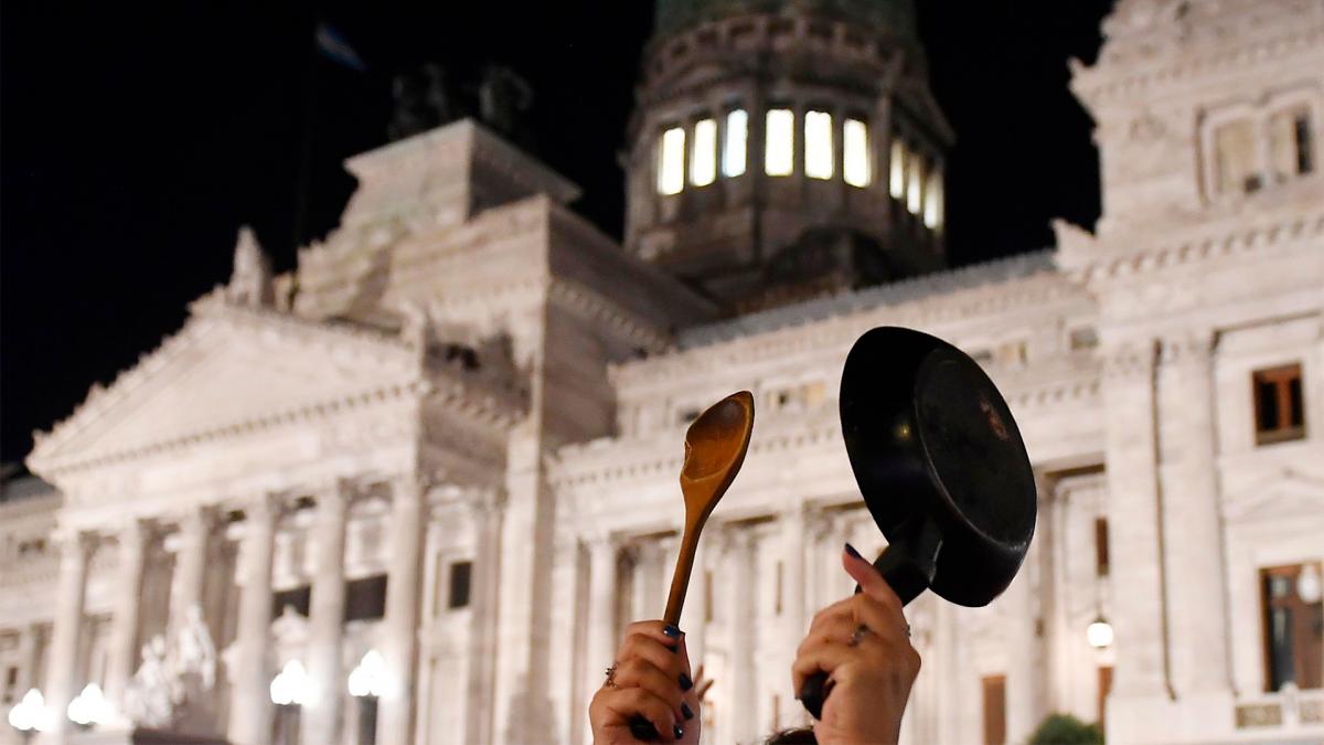 EL DNU anunciado por el presidente desat rechazos y manifestaciones en contra Foto Maximiliano Luna