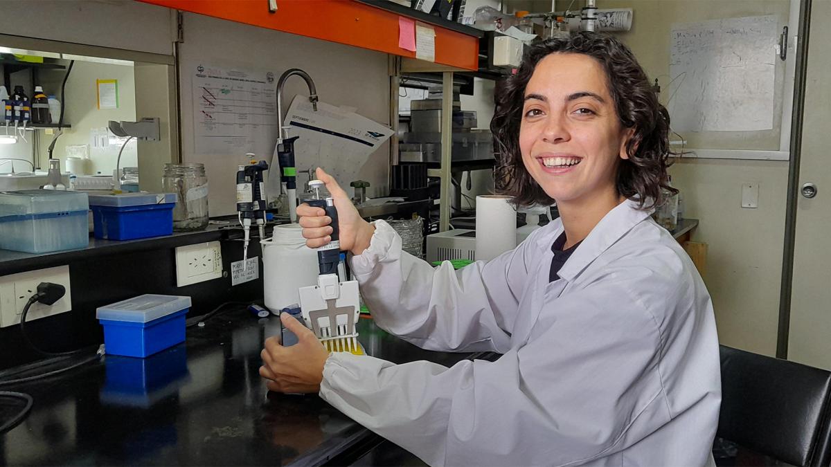 La investigadora Daiana Capdevilla obtuvo un premio por investigar el funcionamiento de las bacterias buenas Foto Prensa