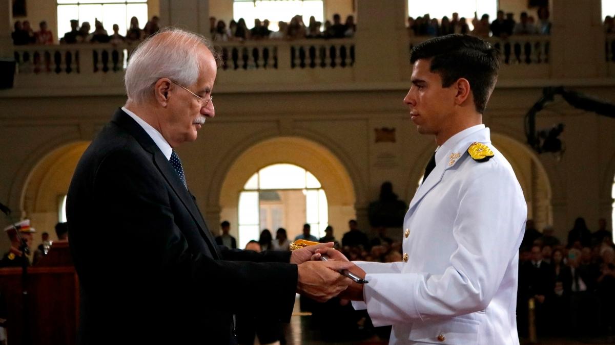 El ministro de Defensa Jorge Taiana encabez el egreso de suboficiales de las Fuerzas Armadas Foto X