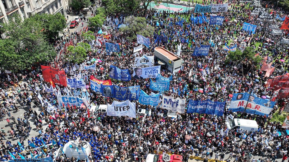 Bullrich quiere aplicar sanciones y multas a las organizaciones que participaron en la multitudinaria marcha de la CGT a Tribunales Foto Leandro Blanco 