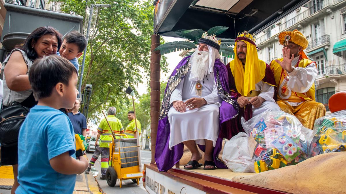 Reyes magos entregaron jueguetes y libros Foto Eliana Obregn