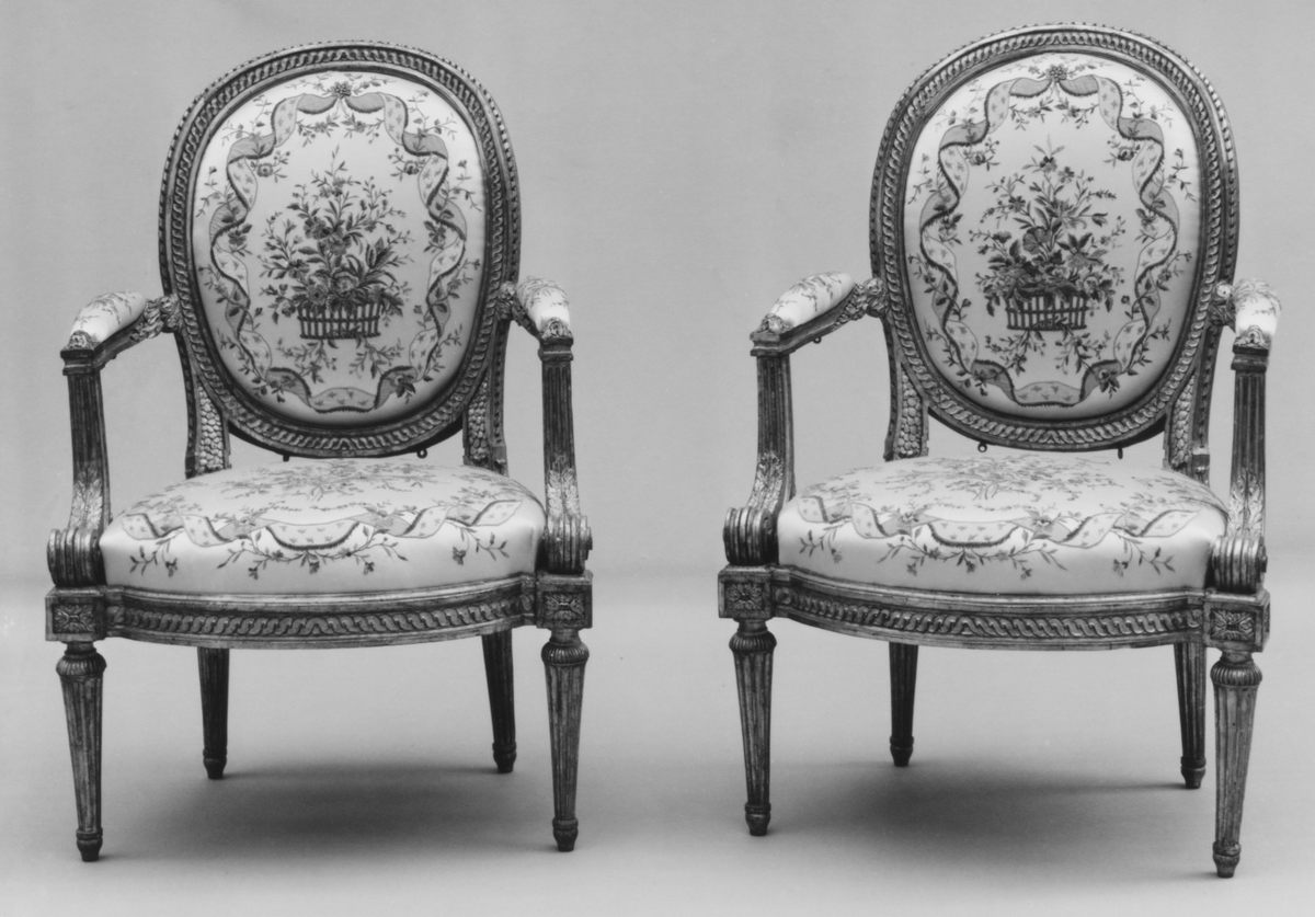 Estos auténticos sillones de Louis Delanois, que datan de alrededor de 1770, se encuentran en la colección del Museo Metropolitano de Arte de Nueva York. 