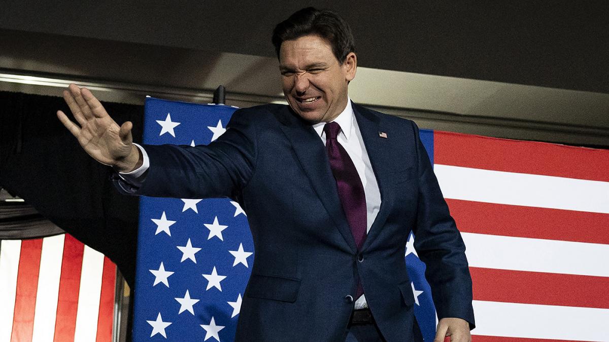 El gobernador de Florida Ron DeSantis declin su postulacin y apoy a Trump Foto AFP