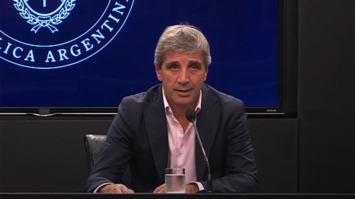 Luis Caputo se mostr satisfecho con el resultado de la licitacin que ayud a frenar el dlar CCL