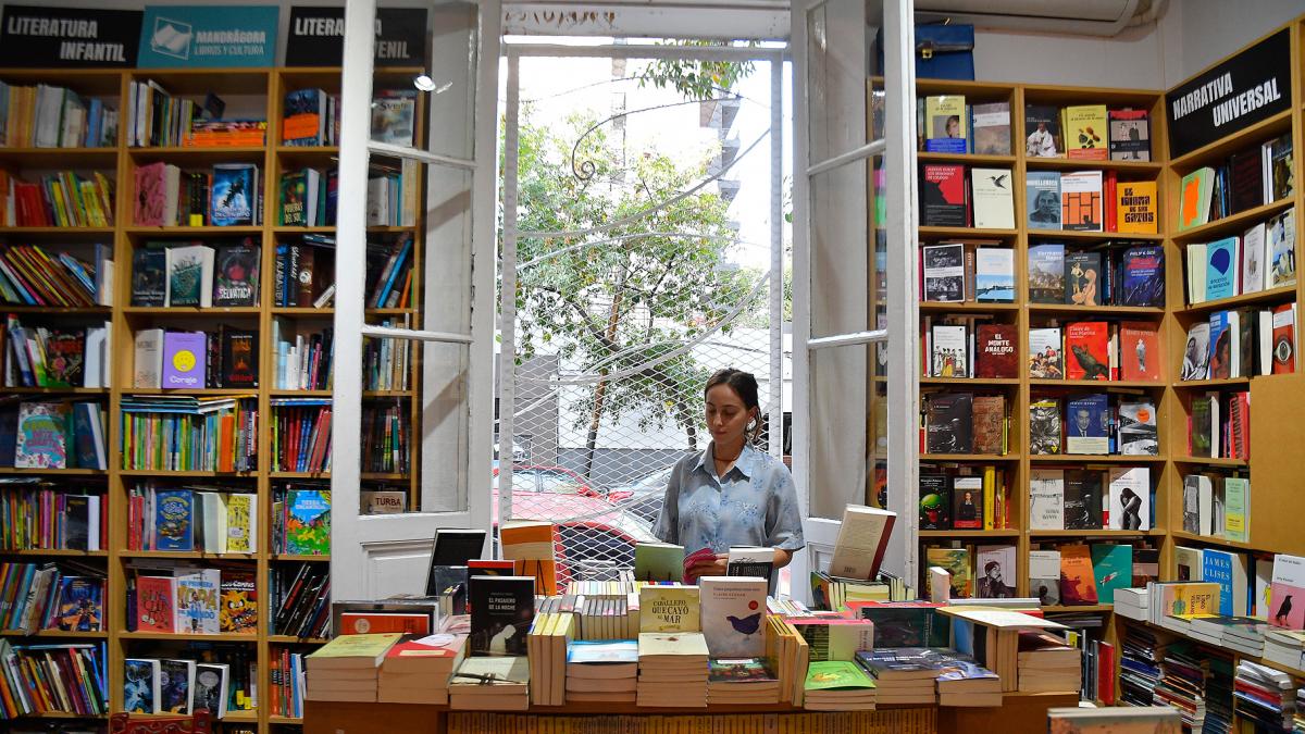 Libros y textos escolares tambin estn en el listado de productos Foto Eliana Obregn