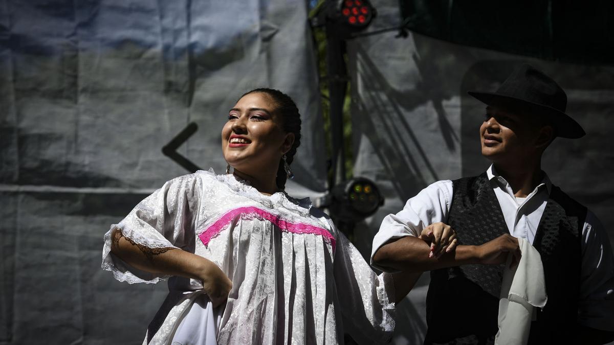 La celebracin del Ekeko incluy la realizacin de bailes tpicos y una muestra gastronmica Foto Florencia Downes