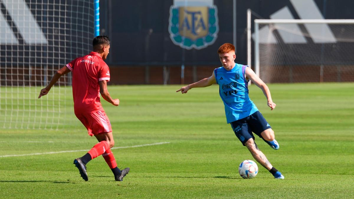 El ahora mediocampista del Brighton se prepara con todo para ratificar su excelente momento futbolstico en el Preolmpico de Venezuela Foto Futbol X Argentina