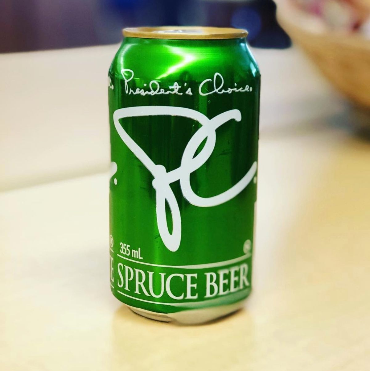 La cerveza Spruce sigue siendo popular en algunas partes de Canadá.