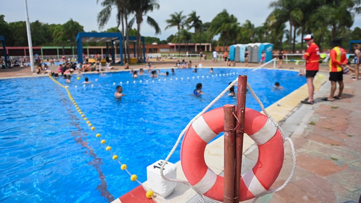 Se recomienda utilizar antirrapas al meterse en las piscinas Foto Leo Vaca 