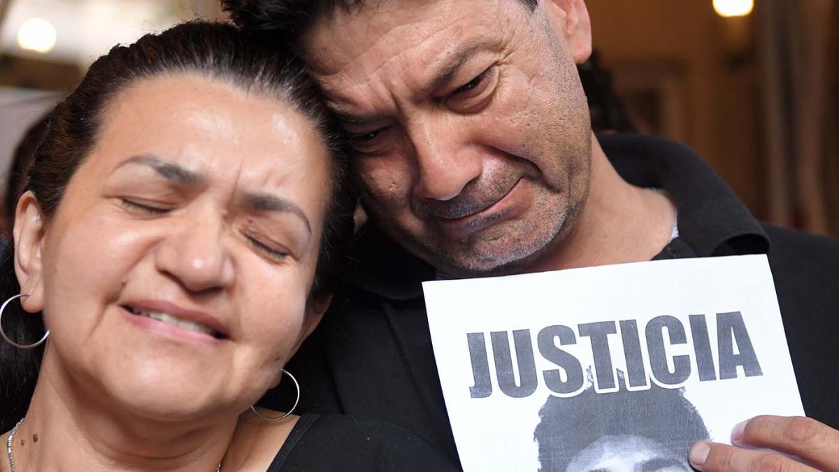 Graciela y su esposo Silvino en una de las primeras marchas para pedir justicia por el crimen de Fernando Foto archivo 