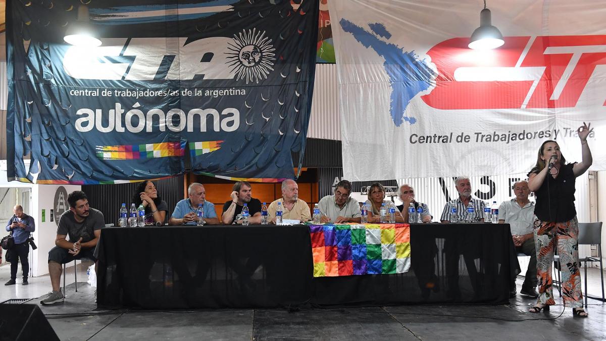 La central obrera tambin ratific el paro y movilizacin hacia el Congreso del 24 de este mes Foto Maximiliano Luna 