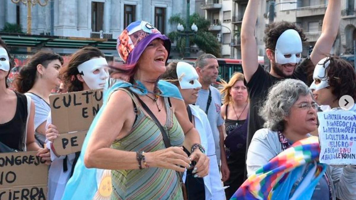 El cacerolazo cultural convoc a una gran cantidad de gente este mircoles en el Congreso Foto Frentesoberaniacultura