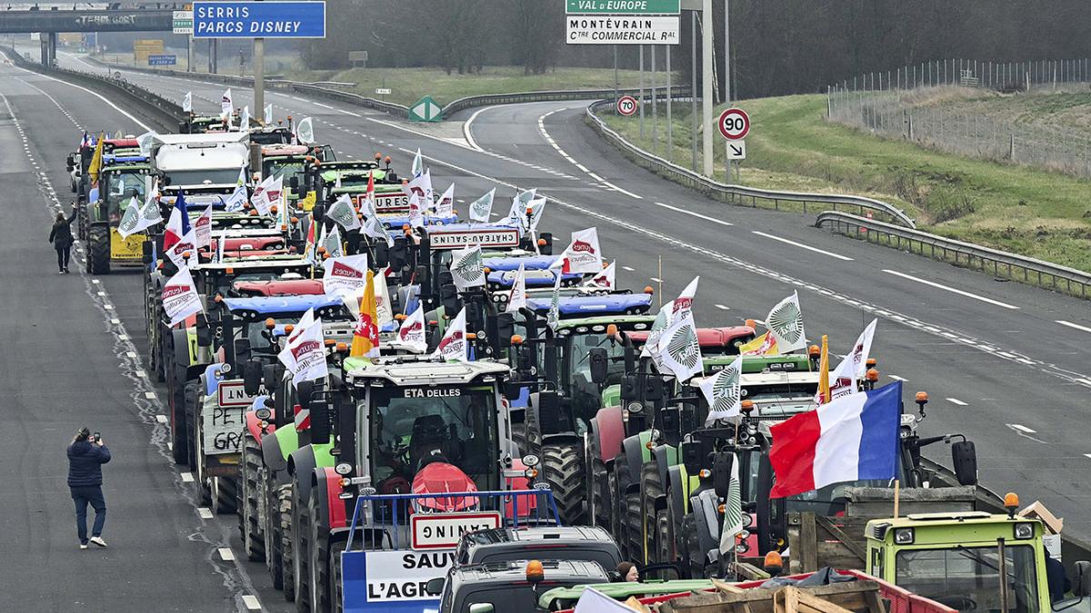 Los agricultores franceses mantienen sus protestas en las autopistas de ingreso a Pars Foto AFP